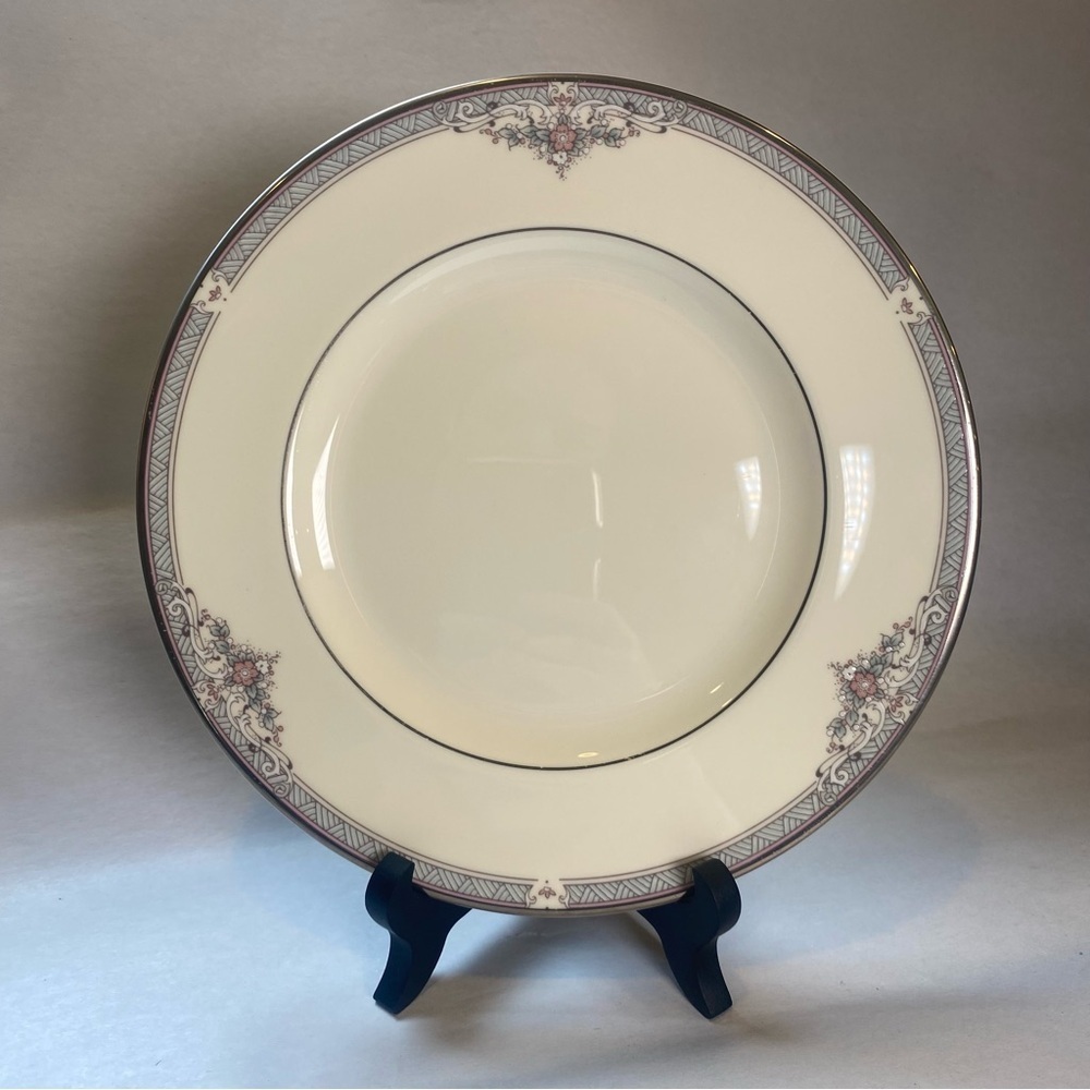 Royal Doulton Fine China Replacement Jillian H5193 8” Salad Plate